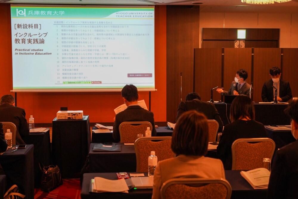 写真_岡村章司教授及び安原健朗氏による発表Ⅳ