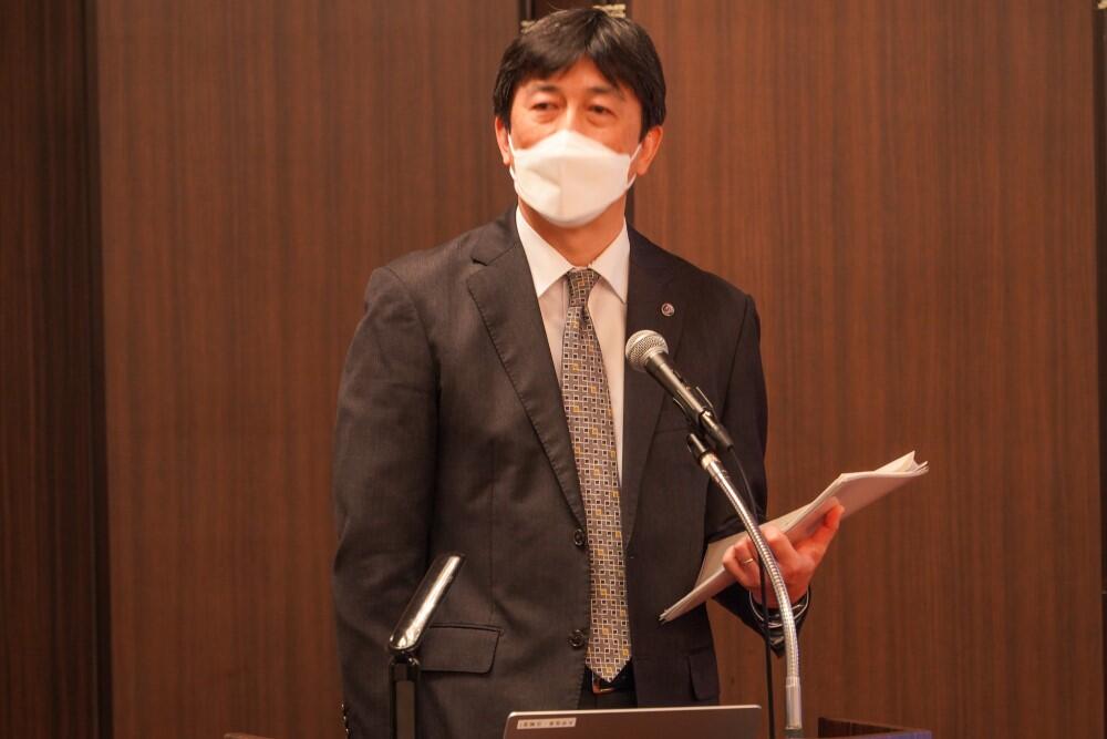 写真_司会を行う吉水裕也理事・副学長（先端教職課程カリキュラム開発センター長）