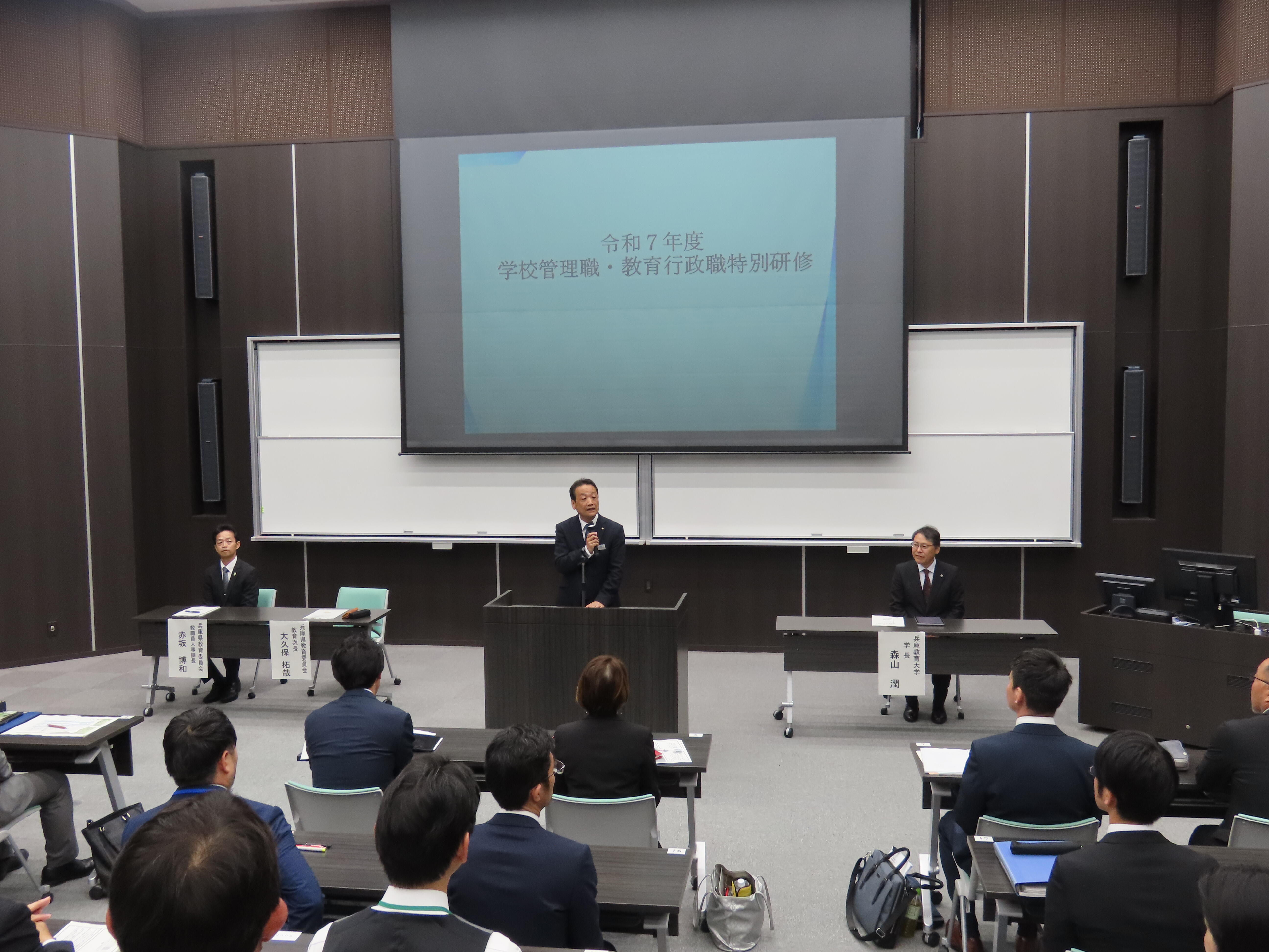 写真_開講式での大久保拓哉教育次長の挨拶