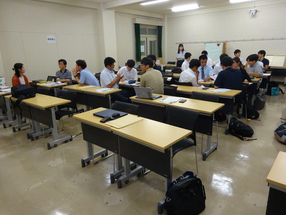 挨拶を行う森山潤学長