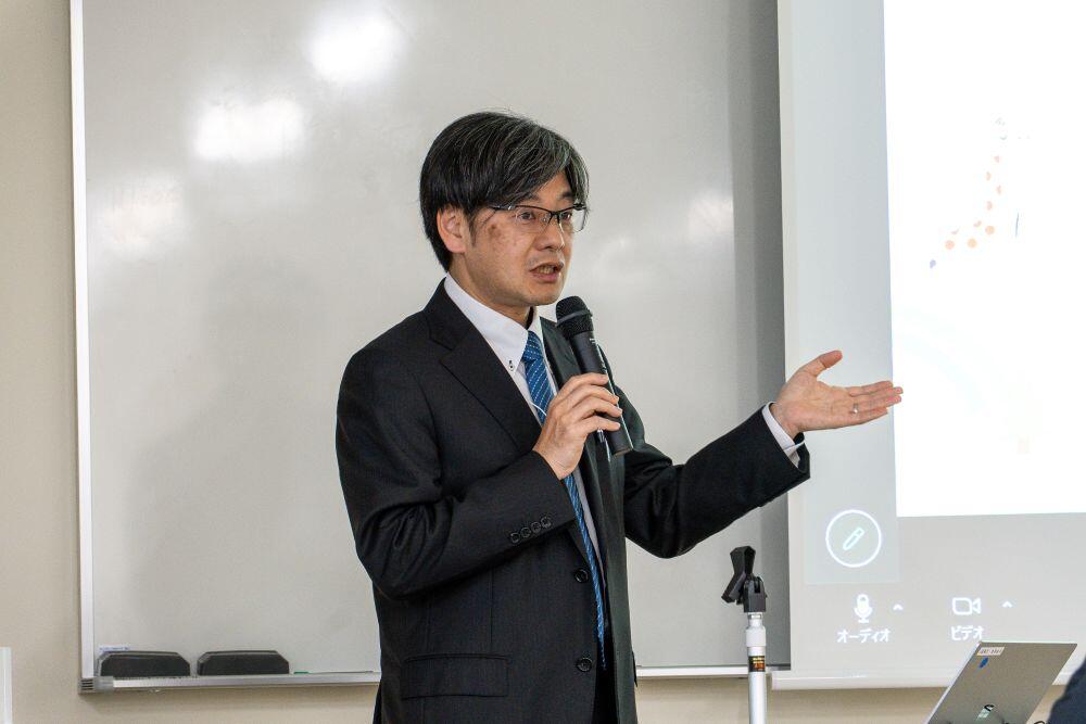 写真_川上泰彦教授による発表