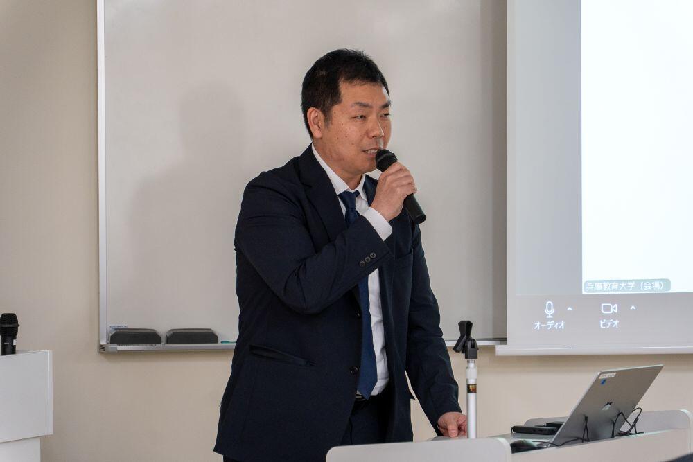 写真_文部科学省高等教育局専門教育課教員養成企画室 若林徹室長による総評