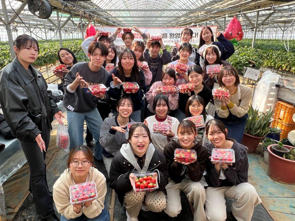 03 いちご狩り体験.jpg