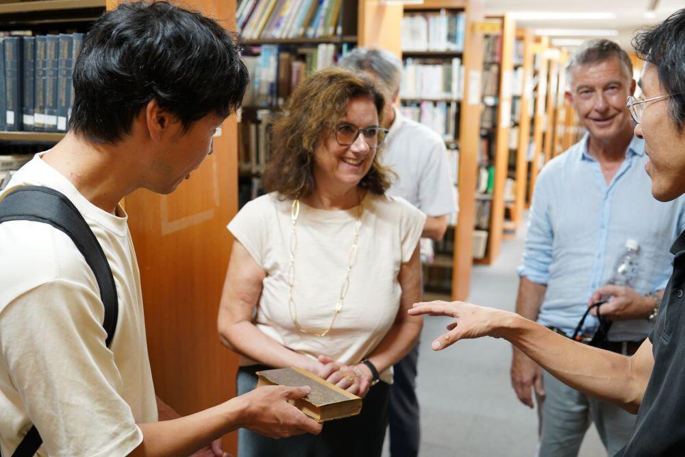 ④附属図書館にて.JPG