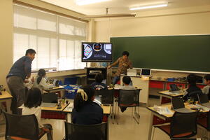写真10「課外プロジェクト」によるプログラミング教室.JPG