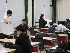 今夏の教員採用試験を受験する学生を対象に模擬授業&集団面接・集団討論特訓講座を実施しました