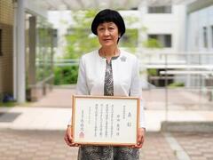 生活・健康・情報系教育コース岸田恵津教授が令和４年兵庫県功労者表彰（学術教育功労）を 受賞しました