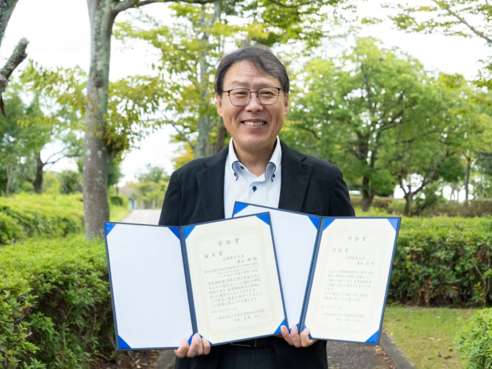 森山潤学長が日本産業技術教育学会学術賞及び論文賞を受賞しました