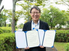 森山潤学長が日本産業技術教育学会学術賞及び論文賞を受賞しました