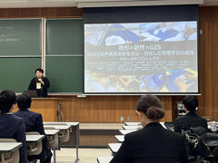 本学の研究グループ「地形×創作 研究プロジェクト」の取組が2025年度GIS教育実践アワードにおいて国土交通大臣賞を受賞しました