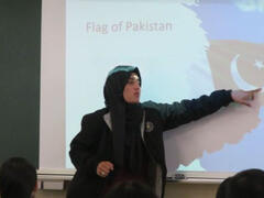 本学の外国人留学生と兵庫県立社高等学校の生徒が交流しました