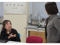 横浜国立大学の教員が本学を視察されました