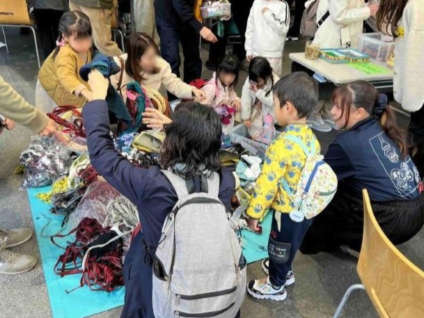 アートイベント「美かえるカラフルマルシェ」に本学学生がボランティアとして参加しました