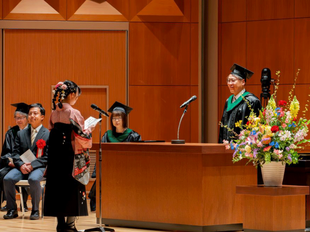 学校教育学部学位記授与式を挙行しました