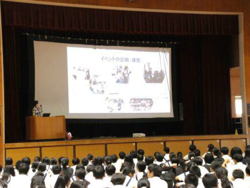 西宮市立深津中学校「ボランティア講演会」に本学学生が参加しました